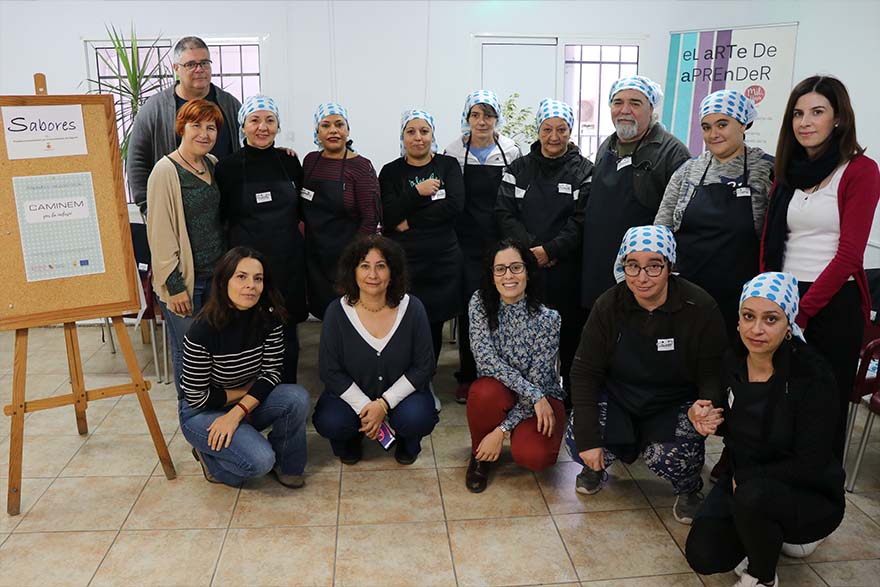 Comença el taller de formació ‘Sabores’ que instruirà en cuina 15 persones del municipi