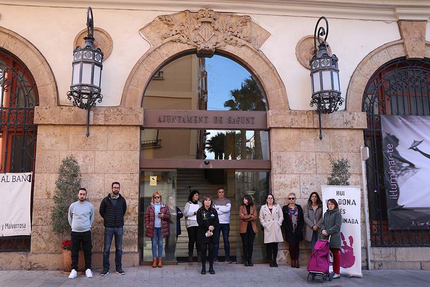 Sagunt guarda un minut de silenci en senyal de condemna i repulsa pel presumpte assassinat masclista a Málaga