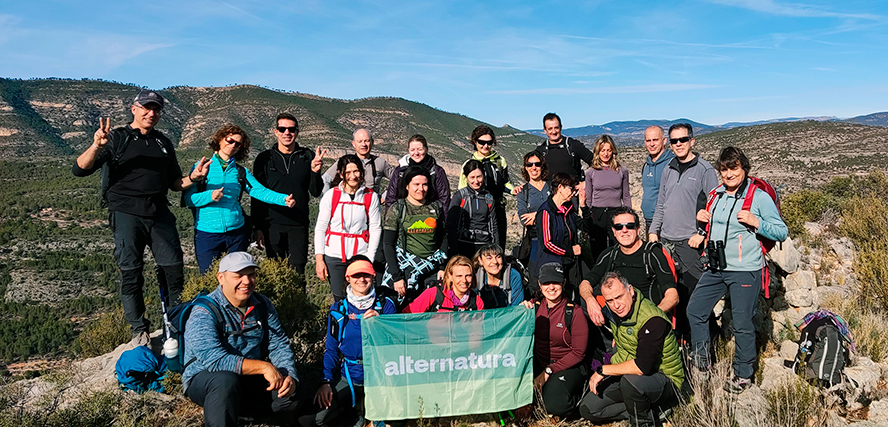 Una vintena d'excursionistes d’Alternatura recorren el barranc de Los Diablos