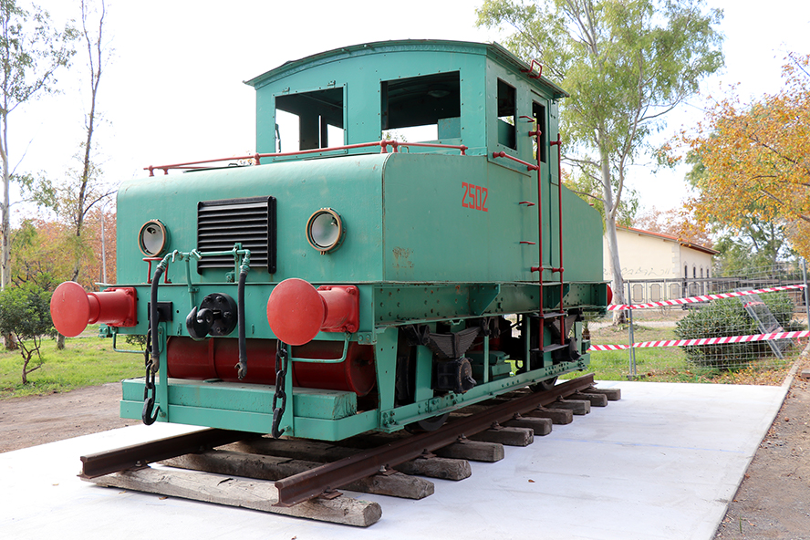 L'Ajuntament trasllada la locomotora de ‘el trenillo’ per a exposar-la en l'avinguda Adolfo Suárez del Port de Sagunt