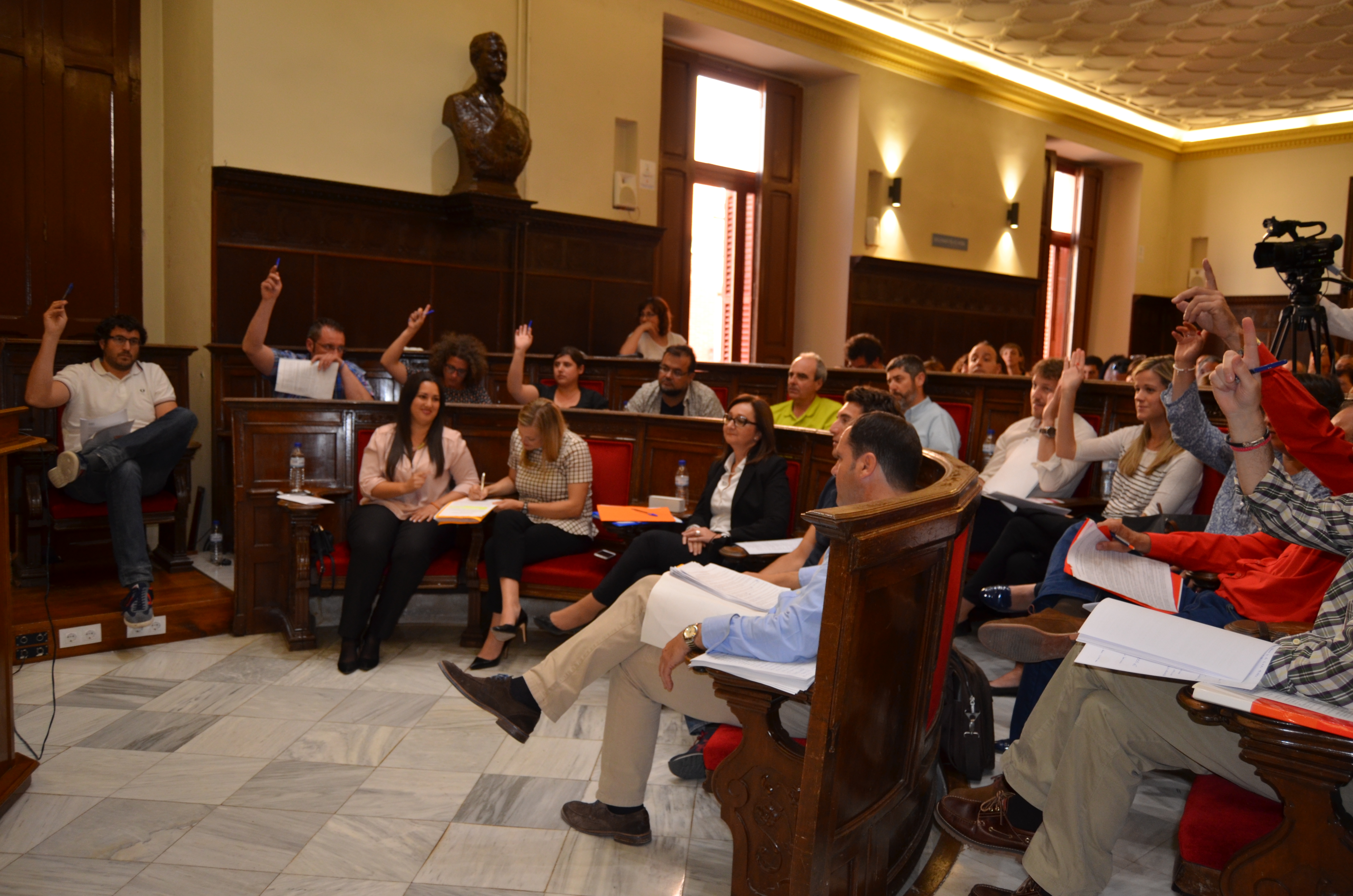 El ple aprova dedicar part del superàvit a inversions que generen ocupació