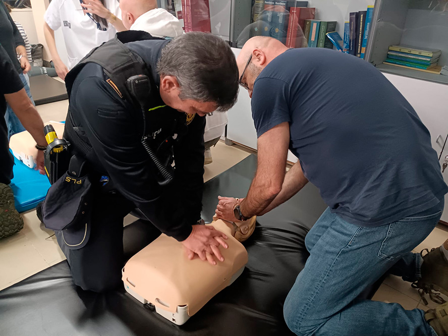 La Policia Local de Sagunt reforça la seua formació en primers auxilis d'emergència