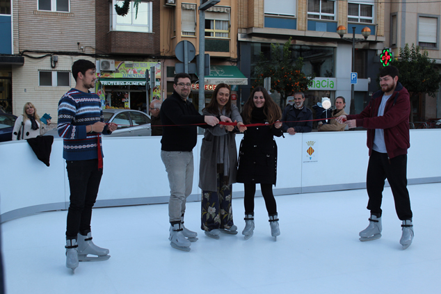L'Ajuntament de Sagunt inaugura la pista de patinatge en Cronista Chabret