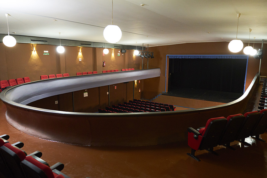 La companyia Teatre Micalet oferix l'obra de teatre 'Poseu-me les ulleres'