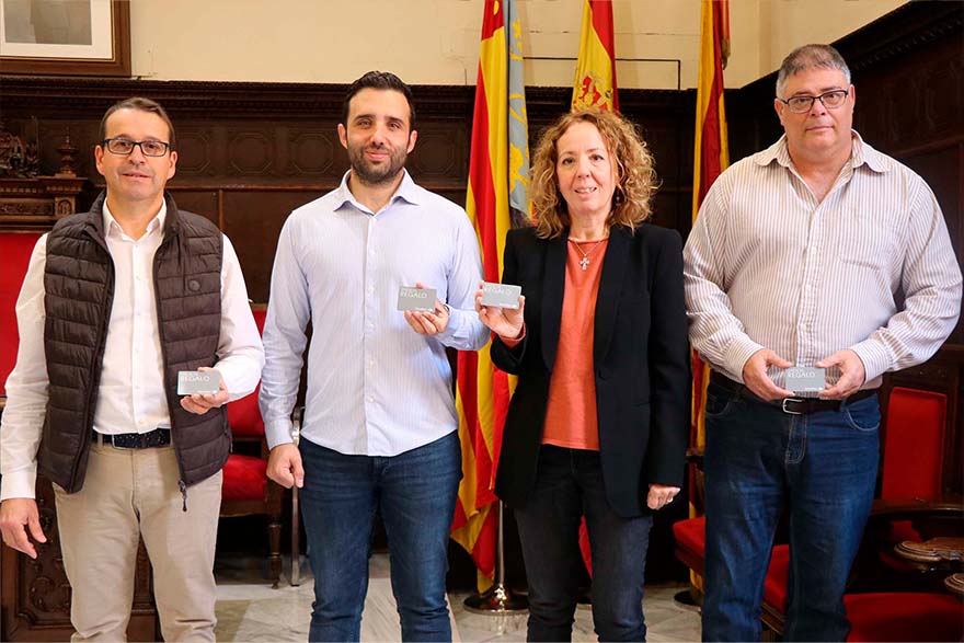 L'Ajuntament i Carrefour Sagunt ajuden a persones desfavorides per Nadal a través de targetes regal