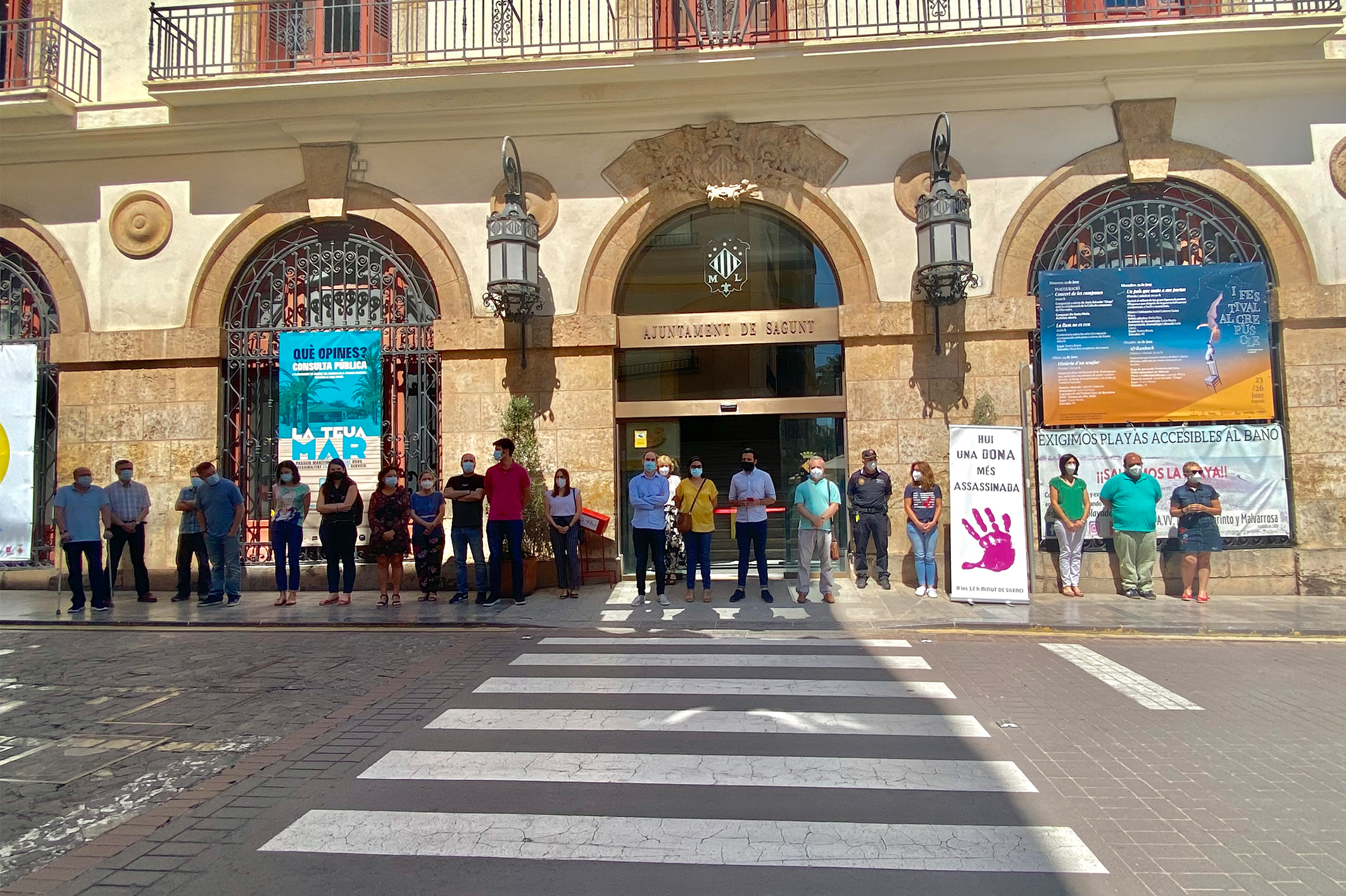 Sagunt guarda un minut de silenci en senyal de condemna i repulsa pels presumptes assassinats masclistes ocorreguts a Valladolid i a La Pobla Llarga, València