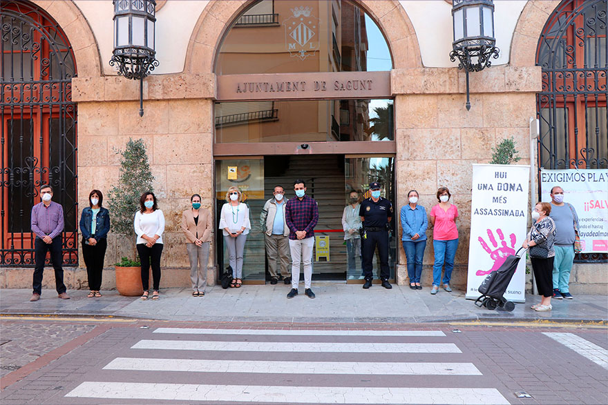 Sagunt guarda un minut de silenci en senyal de condemna i repulsa pel presumpte assassinat masclista perpetrat a Àlaba