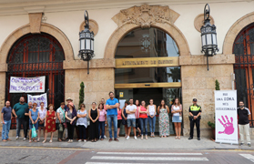 Sagunt guarda un minut de silenci pel presumpte assassinat masclista ocorregut a Saragossa