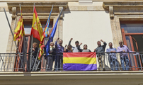 L'Equip de Govern posa la bandera republicana en l'Ajuntament de Sagunt i en la Tinença d'Alcaldia de Port de Sagunt 