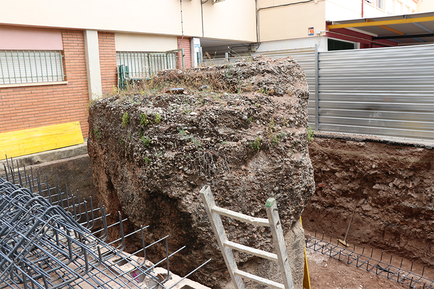 L'Ajuntament realitza unes obres per posar en valor les restes arqueològiques del monument funerari junt al C.E.I.P. José Romeu