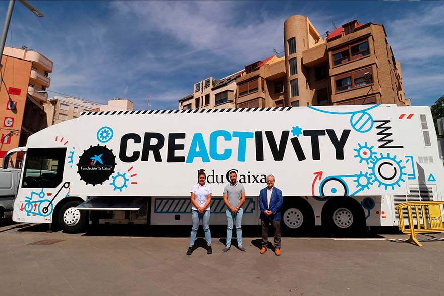 EduCaixa porta a Sagunt l'espai interactiu Creactivity, que fomenta el disseny i la creativitat entre escolars