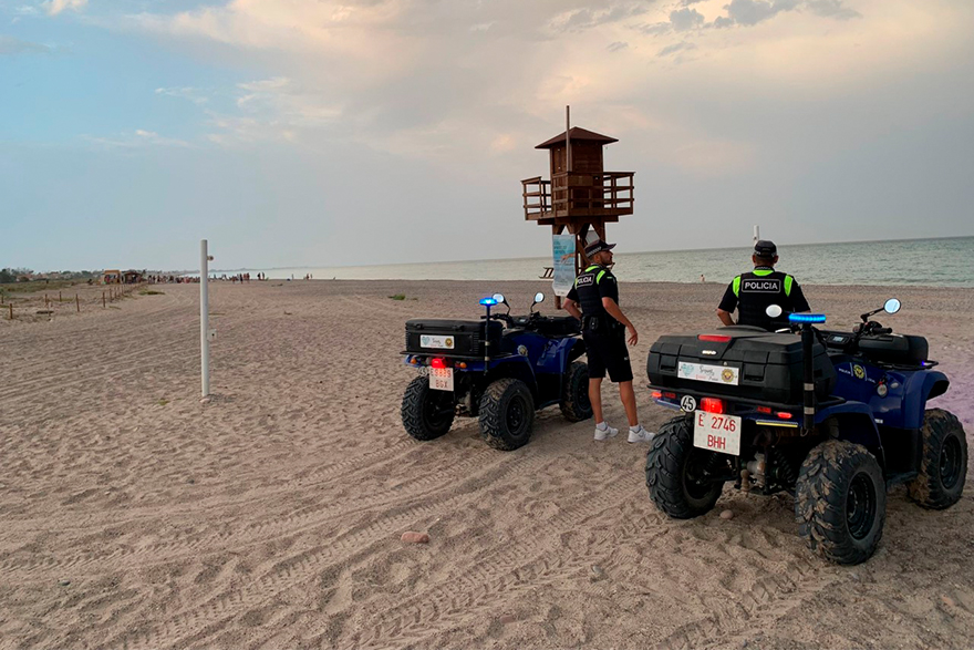 La col·laboració entre la Policia Local de Sagunt i la de Canet d'en Berenguer aconseguix frenar els botellots nocturns a les platges