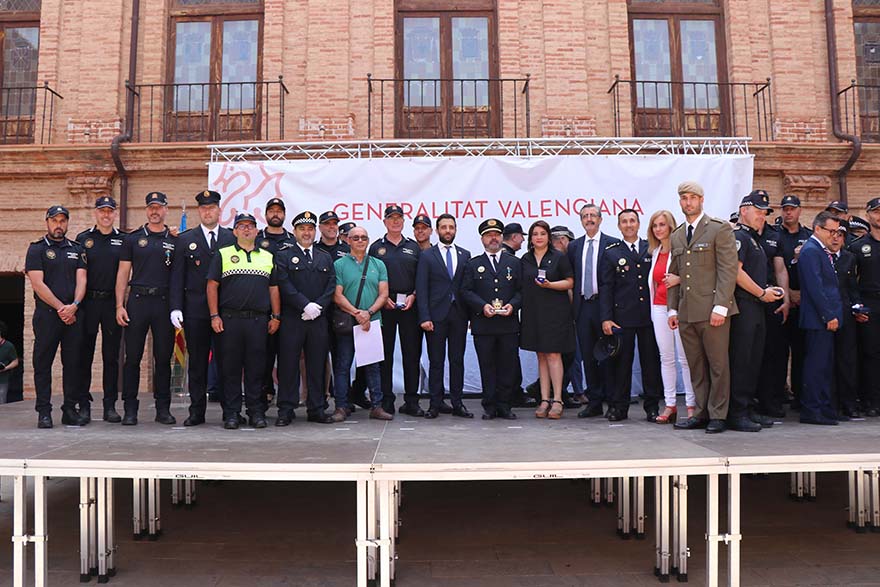 El cos de la Policia Local de Sagunt, la regidora delegada i 24 policies locals de Sagunt han sigut condecorats per la Generalitat Valenciana