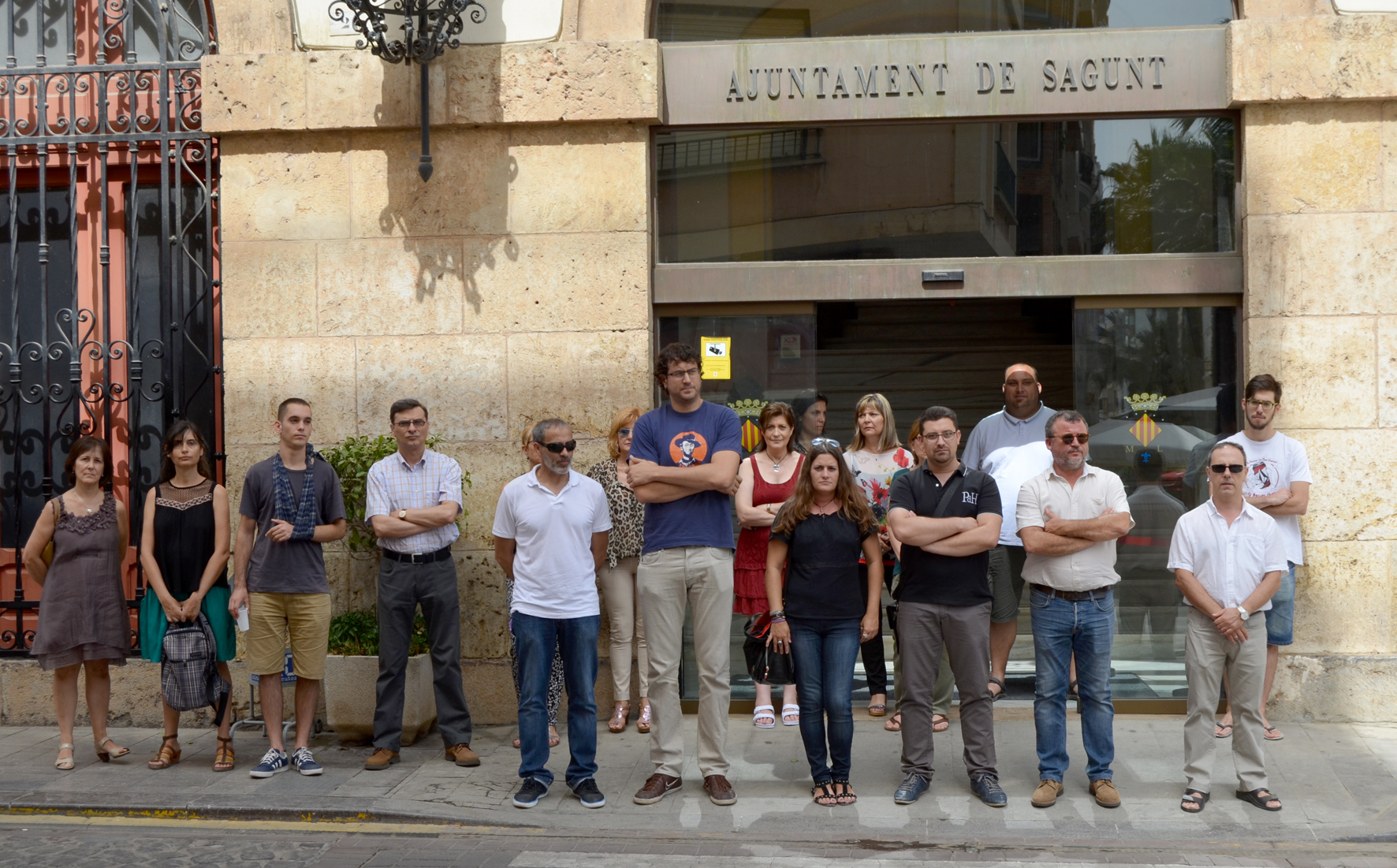 Sagunt guarda un minut de silenci com a mostra de repulsa davant l'assassinat masclista succeït ahir a Benicàssim