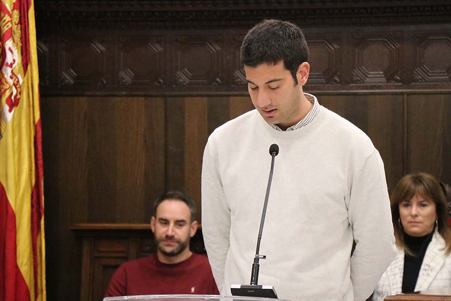 Eduardo Márquez Fuertes pren possessió com a regidor del grup municipal d'Iniciativa Porteña