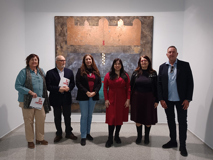 La regidora de Cultura, Ana María Quesada, assistix a l'exposició 'Arte, dolor y compromiso. Mujeres en la Col·lecció Martínez Guerricabeitia'