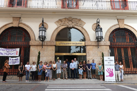 Sagunt guarda un minut de silenci pel presumpte assassinat masclista ocorregut a Oviedo, Madrid i Castelló