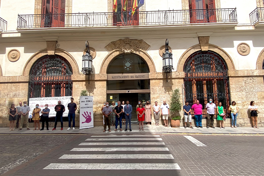 Sagunt guarda un minut de silenci en senyal de condemna i repulsa pel presumpte assassinat masclista perpetrat a Parla (Madrid)
