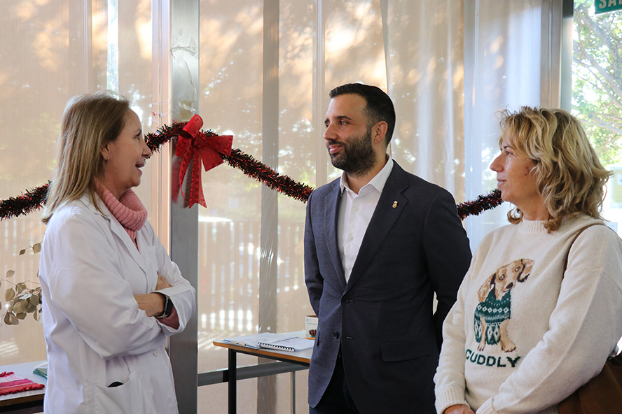 Les residències i els Centres d'Envelliment Actiu del municipi reben la visita de l'alcalde i la regidora de Serveis Socials