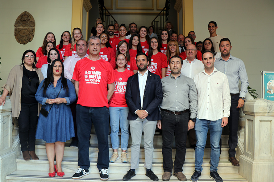 L'Ajuntament de Sagunt rep les jugadores del BM Morvedre pel seu ascens a la Lliga Guerreras Iberdrola