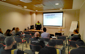 La Policia Local de Sagunt oferix una xarrada sobre sensibilització en seguretat vial i prevenció d’accidents de trànsit en Gas Natural Fenosa