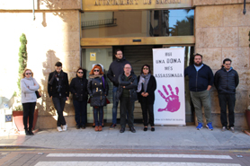 Sagunt guarda un minut de silenci pel presumpte assassinat masclista ocorregut a Montsó