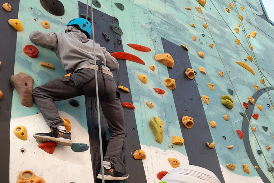 Joventut va organitzar este cap de setmana un taller inclusiu d'escalada