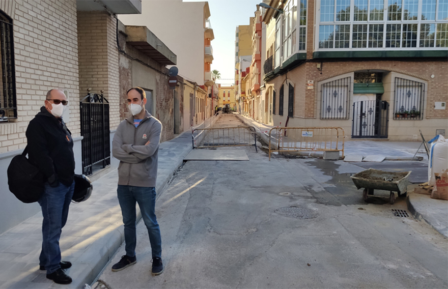 Els regidors de Contractació i de Manteniment i Aigües de Sagunt visiten les obres de reurbanització dels carrers Espronceda i Nueva