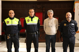 La Policia Local de Sagunt canvia l'uniforme groc per altre blau fosc 