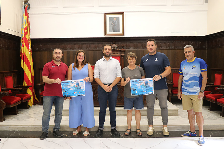 La tradicional Travessia nadant de les Festes Patronals del Port de Sagunt es disputa el 15 d'agost en el port marítim