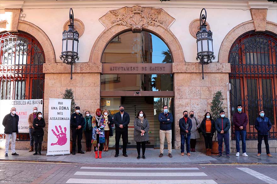 Sagunt guarda un minut de silenci en senyal de condemna i repulsa pel presumpte assassinat masclista perpetrat a Tudela
