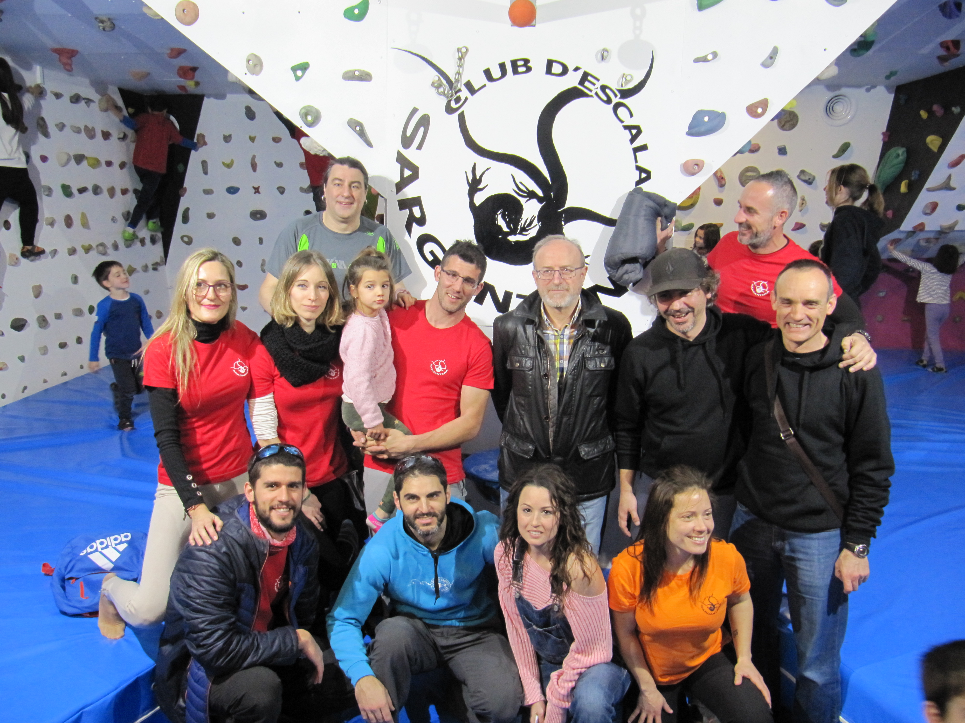 S'inauguren dos instal·lacions d'escalada en el poliesportiu municipal