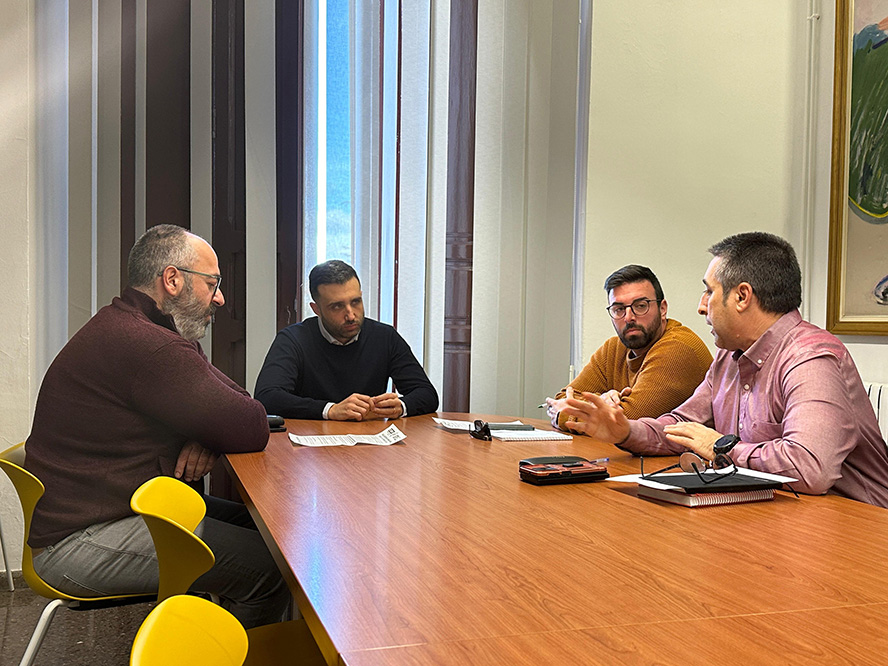 L'alcalde de Sagunt i el regidor de Sanitat es reunixen amb representants del sector de les emergències sanitàries per a abordar la seua situació laboral