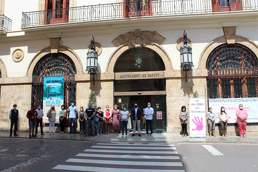 Sagunt guarda un minut de silenci en senyal de condemna i repulsa pels presumptes assassinats masclistes perpetrats a Sevilla i Tenerife