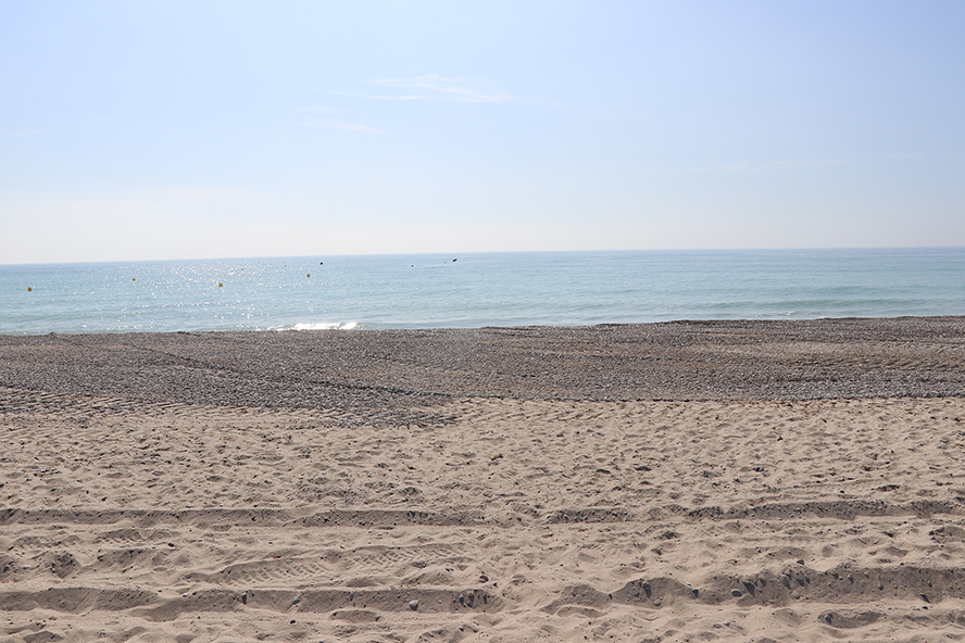 Prohibit el bany temporalment a la platja d’Almardà pels resultats de les mostres d'aigua preses ahir