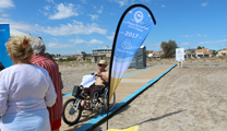 En la platja d’Almardà oneja la bandera de “La platja més accessible”