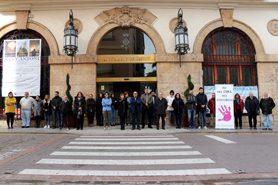 Sagunt guarda un minut de silenci en senyal de condemna i repulsa pels presumptes assassinats masclistes ocorreguts a Toledo i Granada