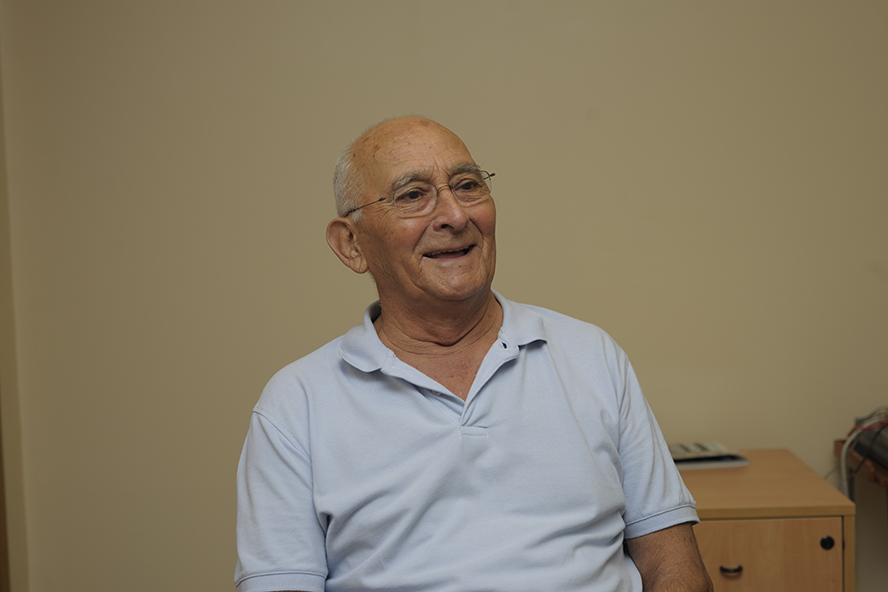 El pavelló per a visitants del Forn Alt Núm. 2 rep el nom de Pavelló Sindicalista Ángel Olmos Gauses