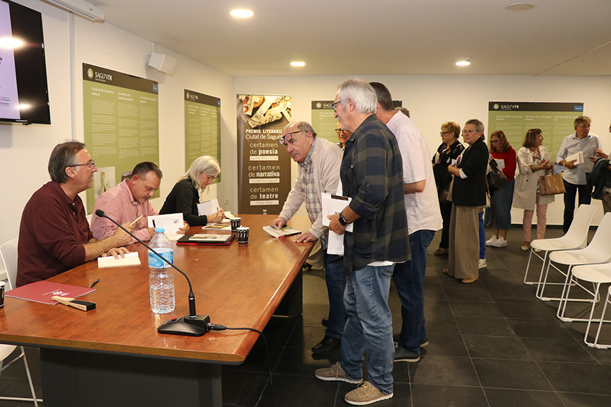 Berna Blanch, Marta Barceló i Francesc Pastor presenten les obres amb les quals van guanyar els Premis Literaris Ciutat de Sagunt 2024