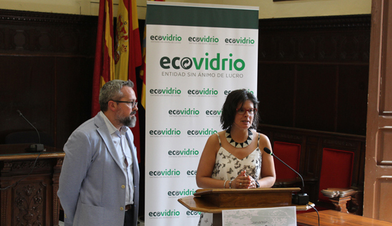 Medi Ambient presenta amb Ecovidrio la campanya “La Millor Vidre-Penya”