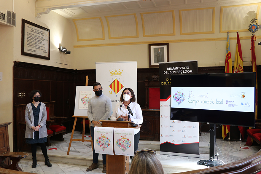 La nova campanya de foment del comerç local convida a la ciutadania de Sagunt a comprar els regals del Dia de la Mare en el municipi