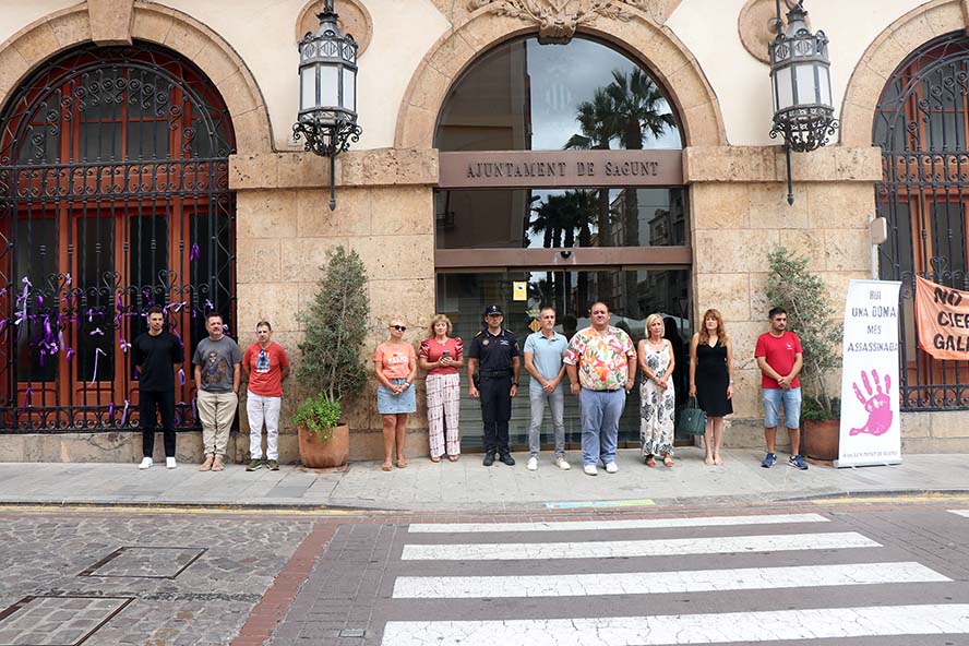 Sagunt guarda un minut de silenci pel presumpte assassinat masclista ocorregut a Sevilla