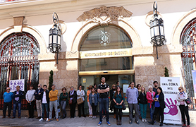 Sagunt guarda un minut de silenci pel presumpte assassinat masclista ocorregut a Burgos