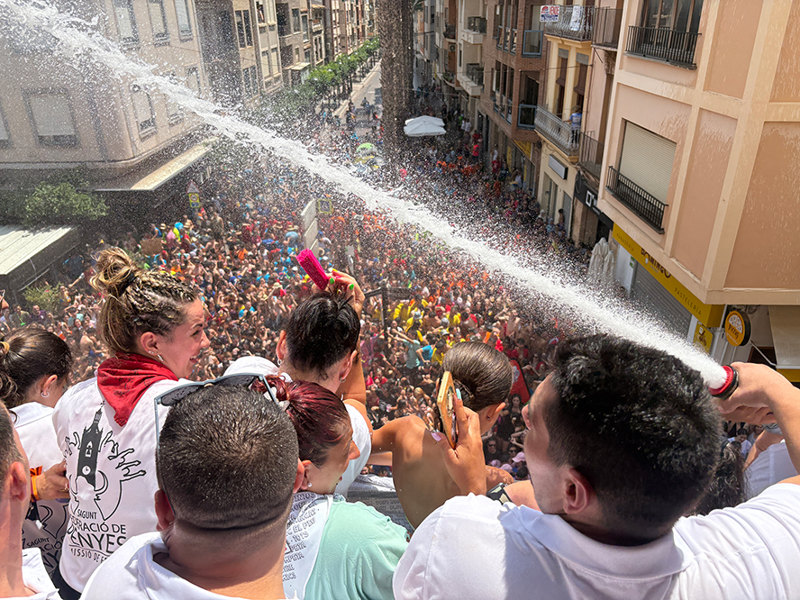 Comencen les festes patronals de Sagunt amb el tradicional tro d’avís i la Xopà