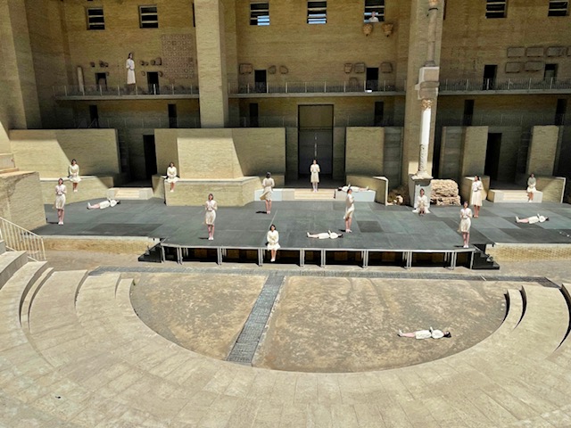 Miss Beige compartix els seus ‘Secretos de alcoba’ amb l’audiència del Teatre Romà de Sagunt