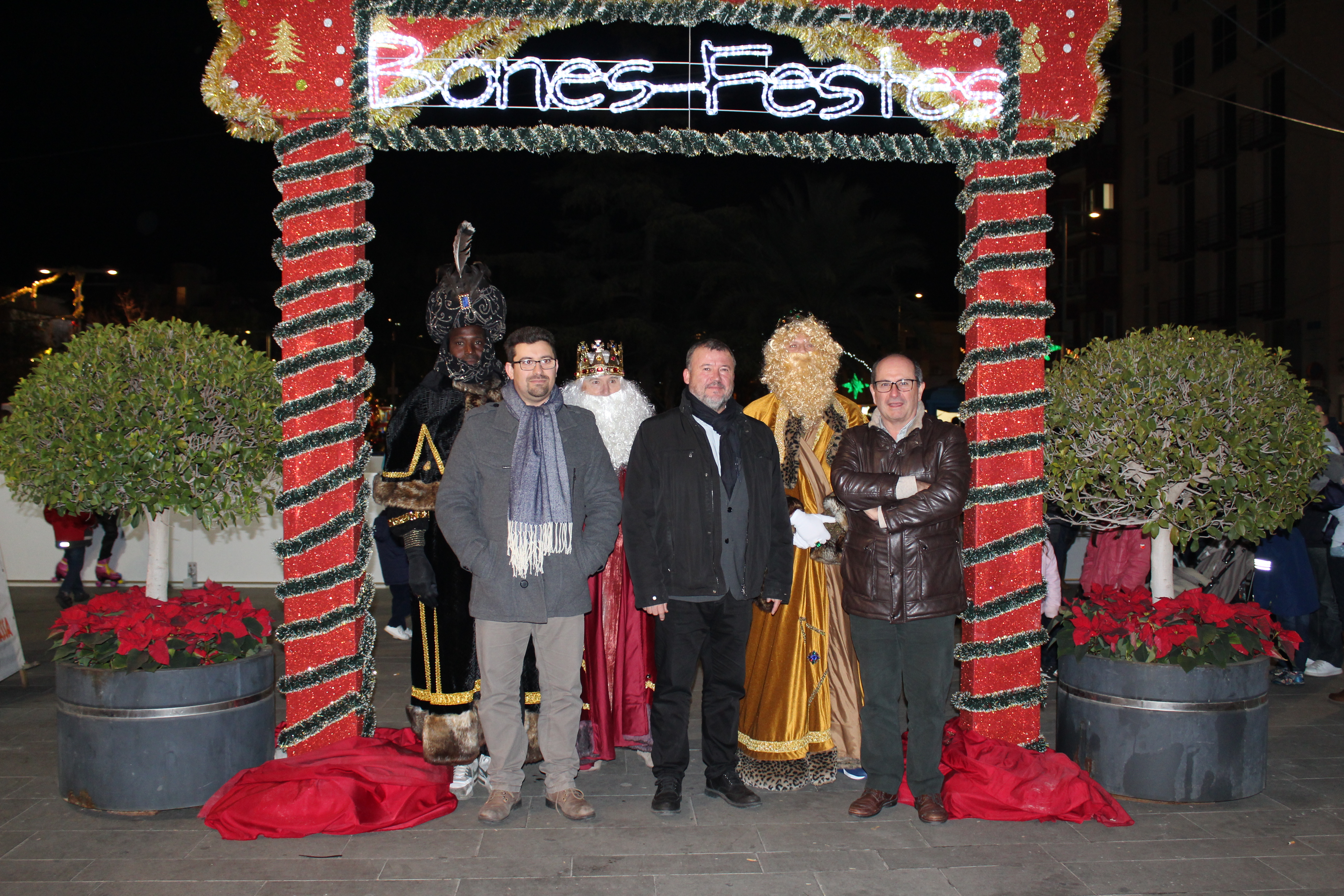 L’Ajuntament de Sagunt inaugura el Mercat de Reis en la plaça Cronista Chabret