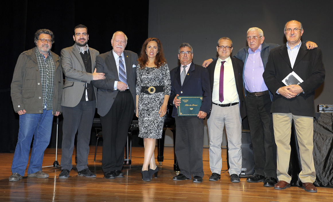 El professor Raymond Calcraft va impartir ahir una conferència i un concert en l'Auditori Joaquín Rodrigo de Sagunt