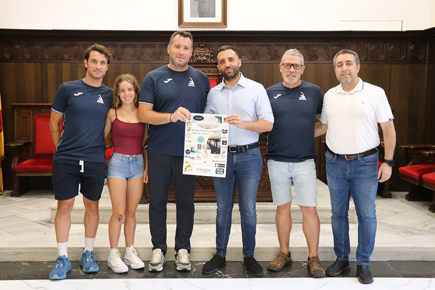 La platja del Port de Sagunt alberga la IX Travessia Nadant el Port de Sagunt