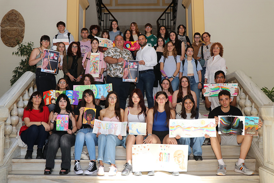 El programa MuralArts fomenta la diversitat entre l'alumnat amb murals en centres educatius de Sagunt