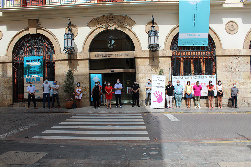 Sagunt guarda un minut de silenci en senyal de condemna i repulsa pels presumptes assassinats masclistes perpetrats a Pozuelo de Alarcón i Sabadell
